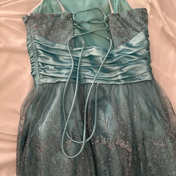 Morgan & Co Juniors SIZE 7/8 strapless FORMAL Dress - Picture 5 of 10